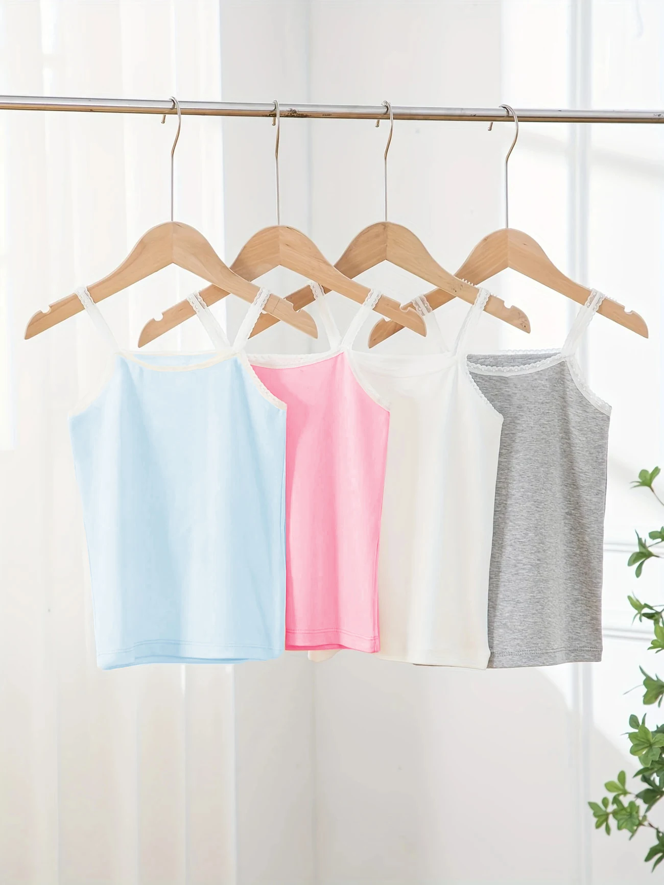 Random 4-Piece Set of Girls' Lace Camisoles in Multiple Colors, Soft Cotton Student Sports Vests, Fashionable and Simple Color Matching Camisoles