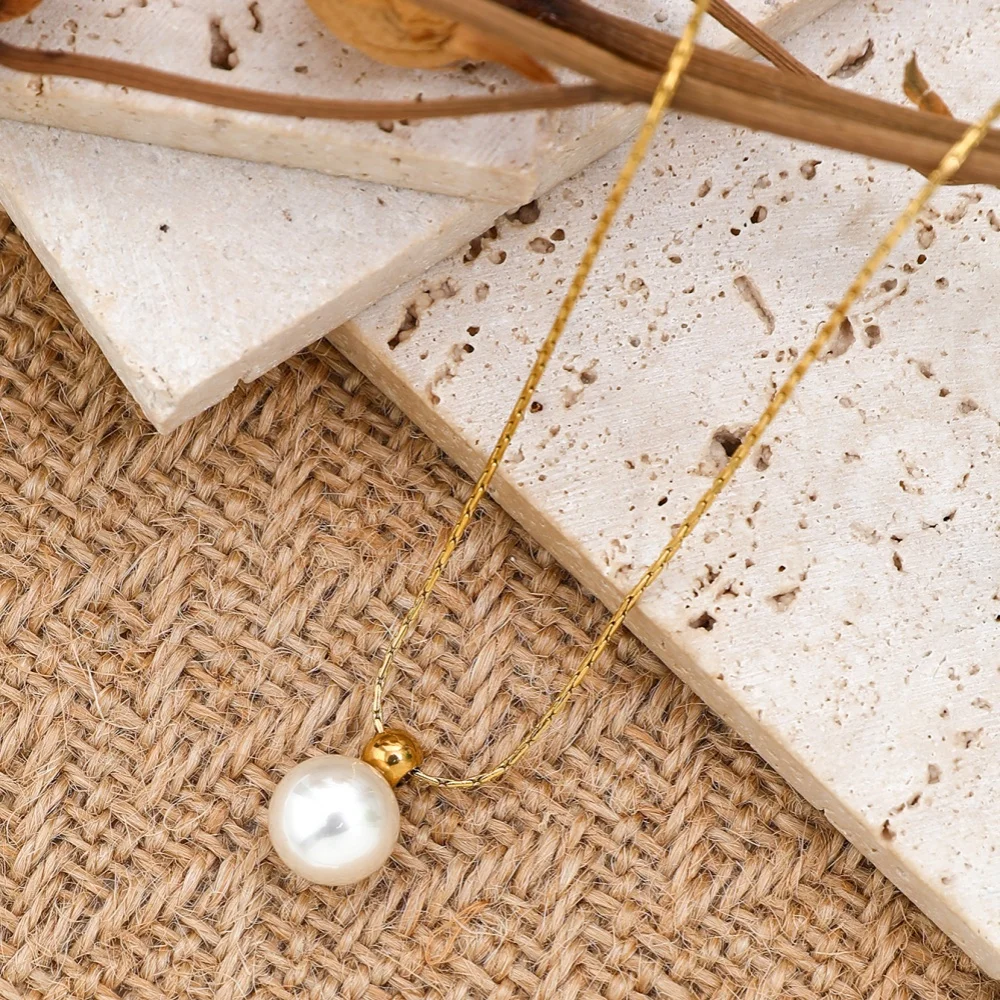 Fashionable Minimalist Stainless Steel Faux Pearl Pendant Necklace Suitable for Women
