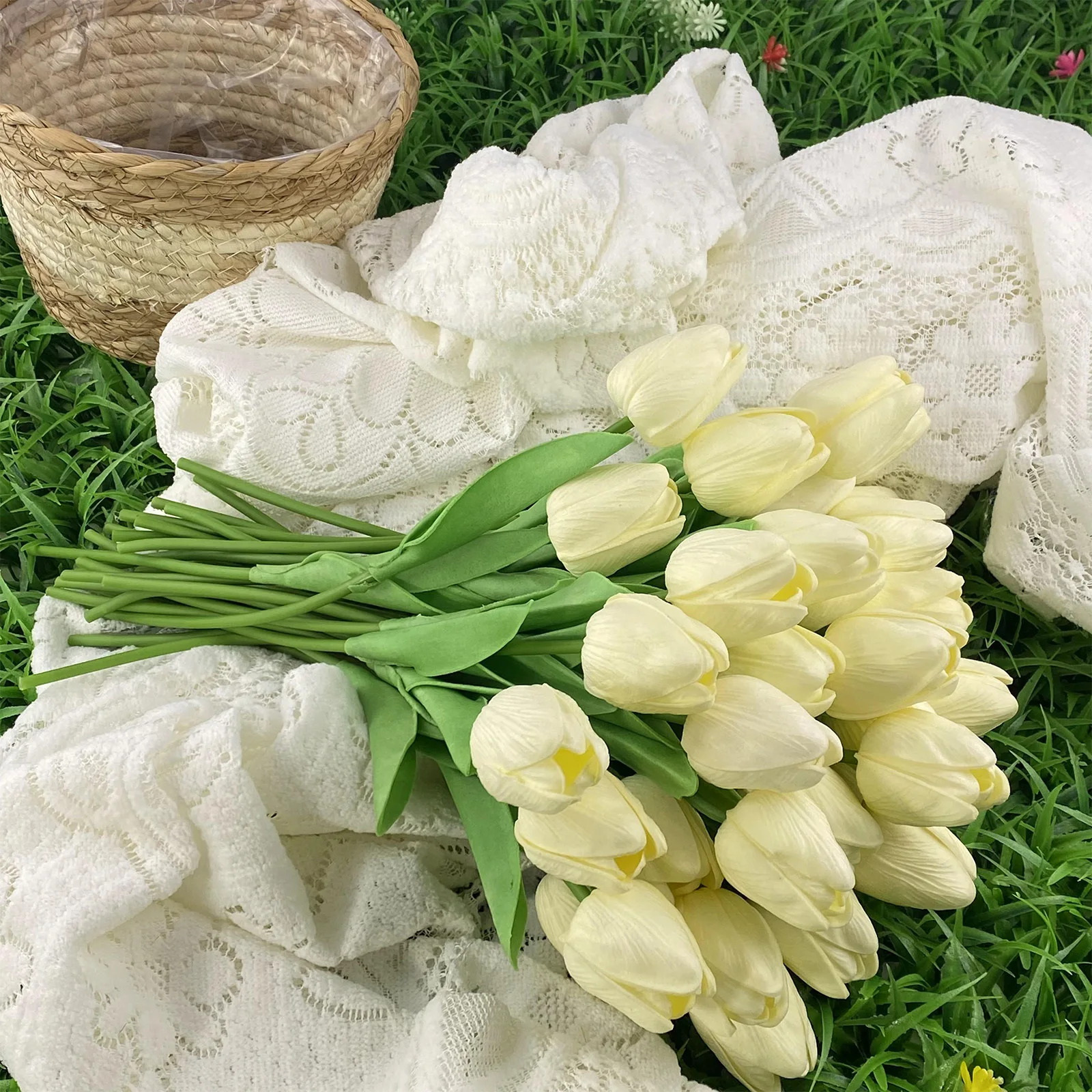 Milky white tulips high-quality artificial flowers, which can be matched with DIY living room  decoration, holiday anniversary w