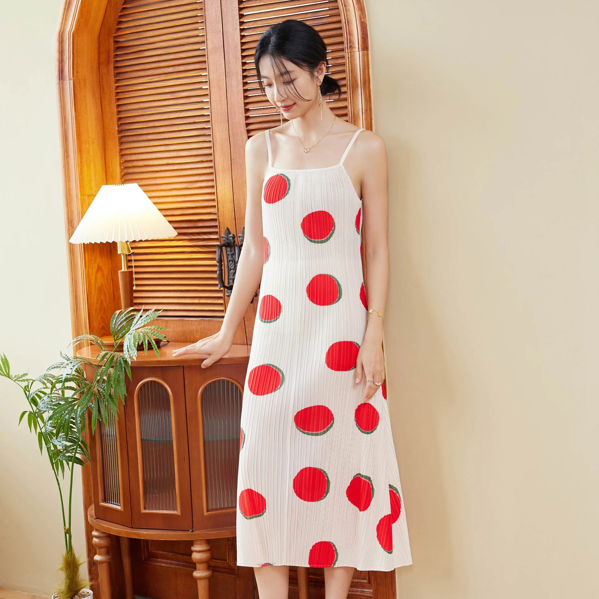 

Miyake Pleated Women's Dress 2024 Summer Fashion Casual and Elegant Women's Sleeveless Suspender Polka Dot Print Vest Dress