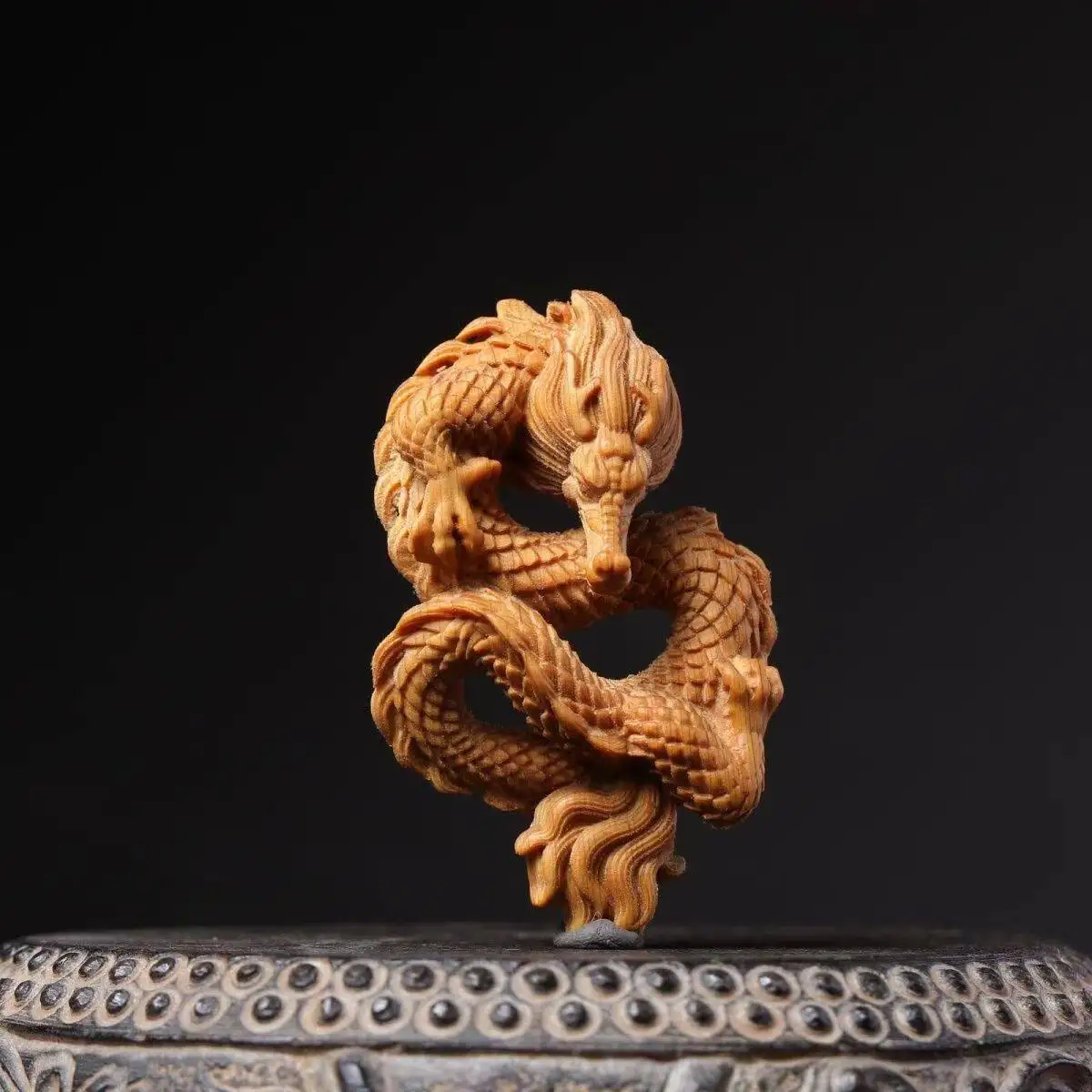 

Natural cliff cypress wood carving hollowed out zodiac dragon statue handle piece hanging decoration modern exquisite crafts