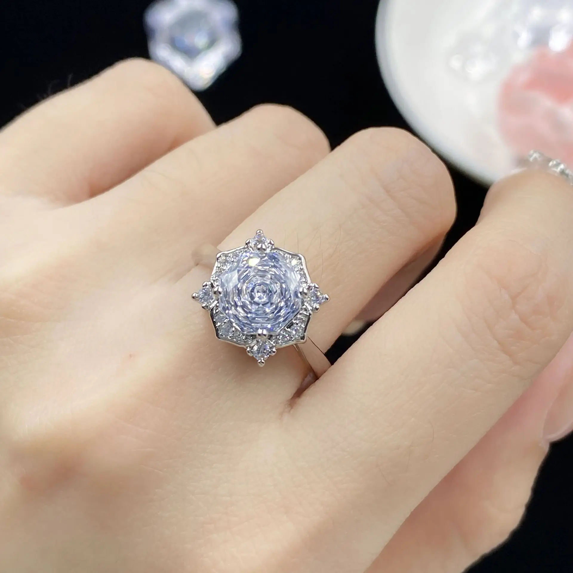 

Millennium Rose Cut White Octagonal Zircon Flower Luxury Open Ring Fashion Women Engagement Rings Zirconia Jewelry Wedding