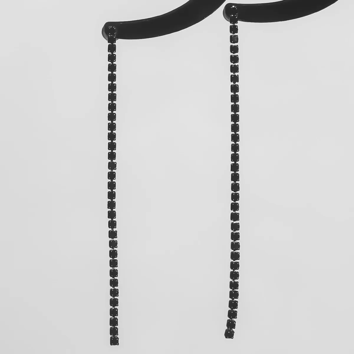 Town card, temperament sexy black rhinestone long earrings women, fashion high sense one thread stud earrings ear jewelry