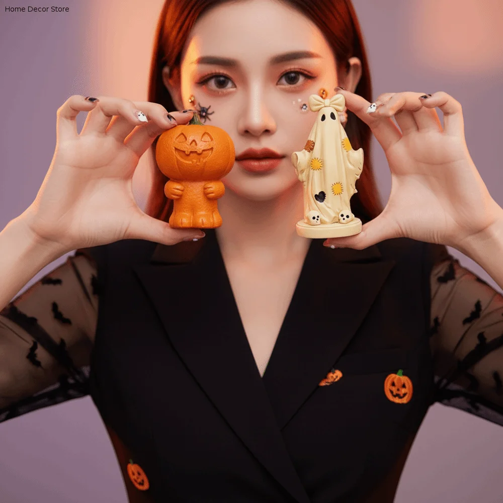 Resin Halloween Figurine Patchwork Detail Vibrant Orange Spooky Statue Compact Size Cute Design Pumpkin Sculpture Party Venue