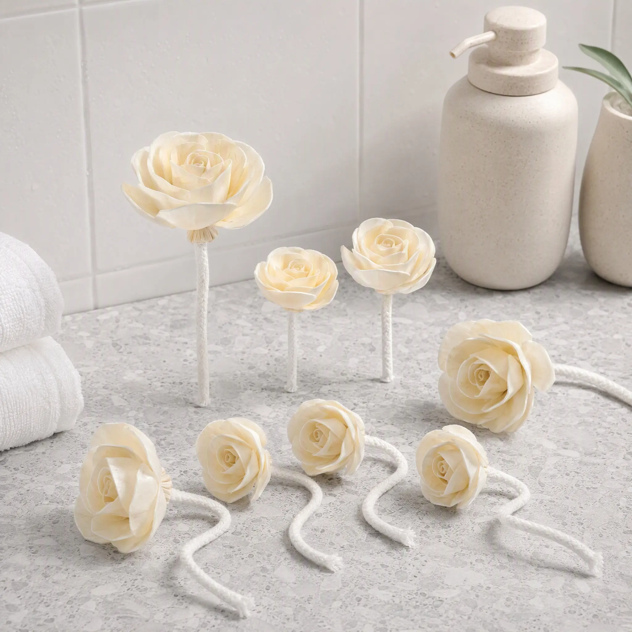 4Pcs Scented Flower Diffuser Sticks Flameless Aromatherapy Diffuser Flower Shape Cotton Rope Wick Dried Daisy Flowers Essential
