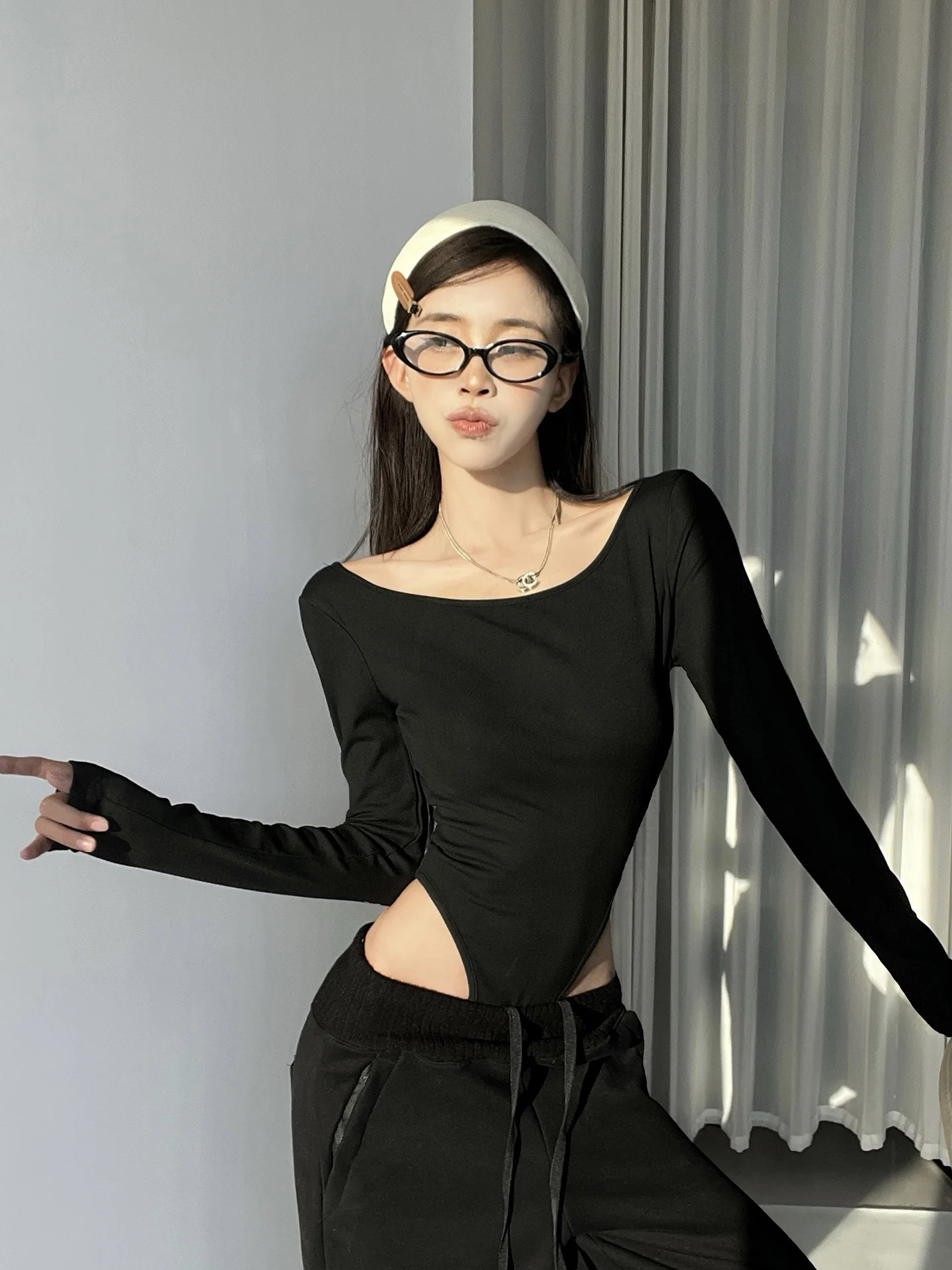 Sexy Long Sleeve Backless Design Women's T-shirt Form-Fitting Spicy Girl Style Spring Fashion Low round Neck Pullover Top