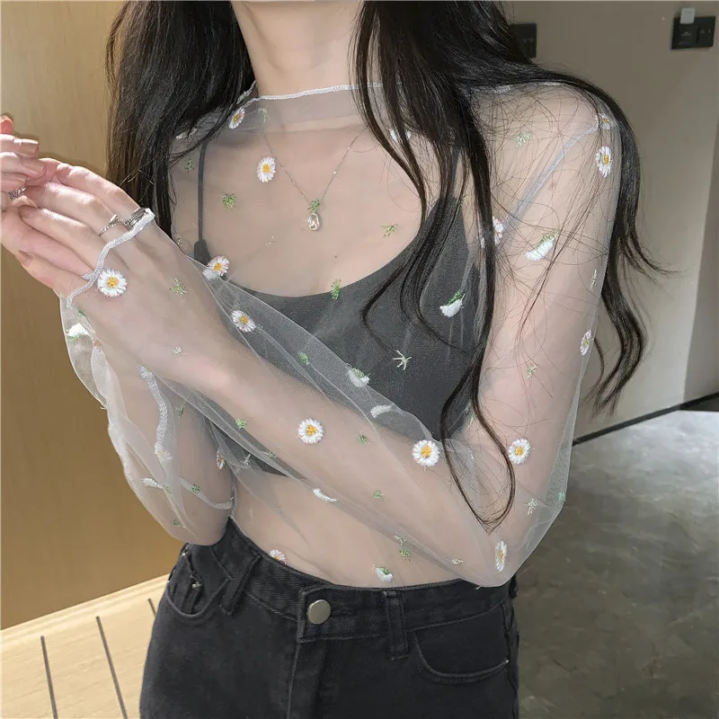 Mesh Backed Sunscreen Shirt 2024 New Summer Women's Sexy Perspective Flower Embroidery Lace Long Sleeves Inside Thin Top Trend