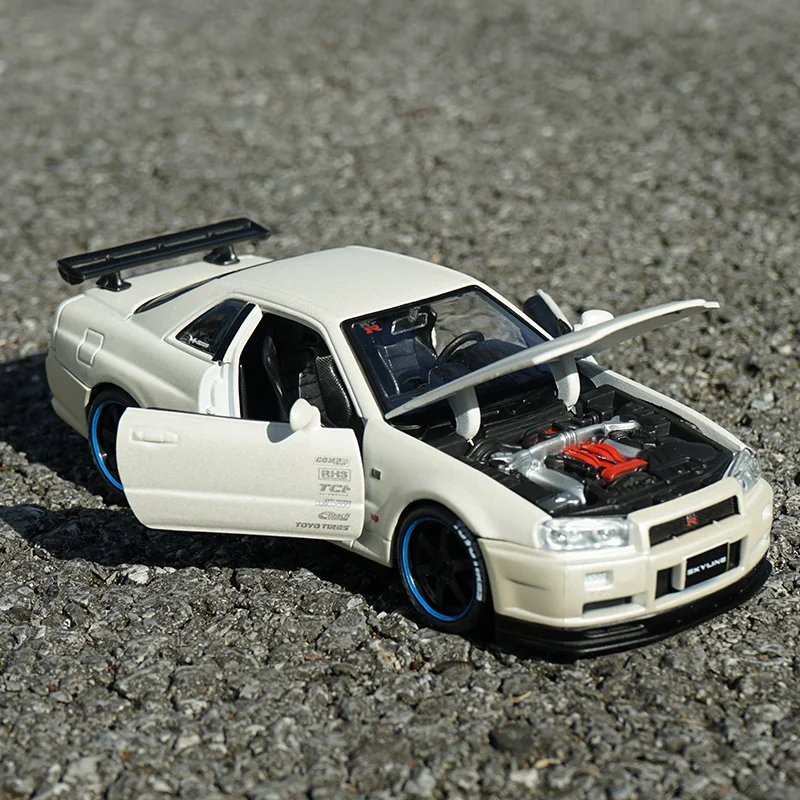 Maisto 1:24 Nissan Skyline GTR R34 Alloy Sports Car Model Diecast Metal Toy Racing Car Model Simulation Collection Kids Toy Gift