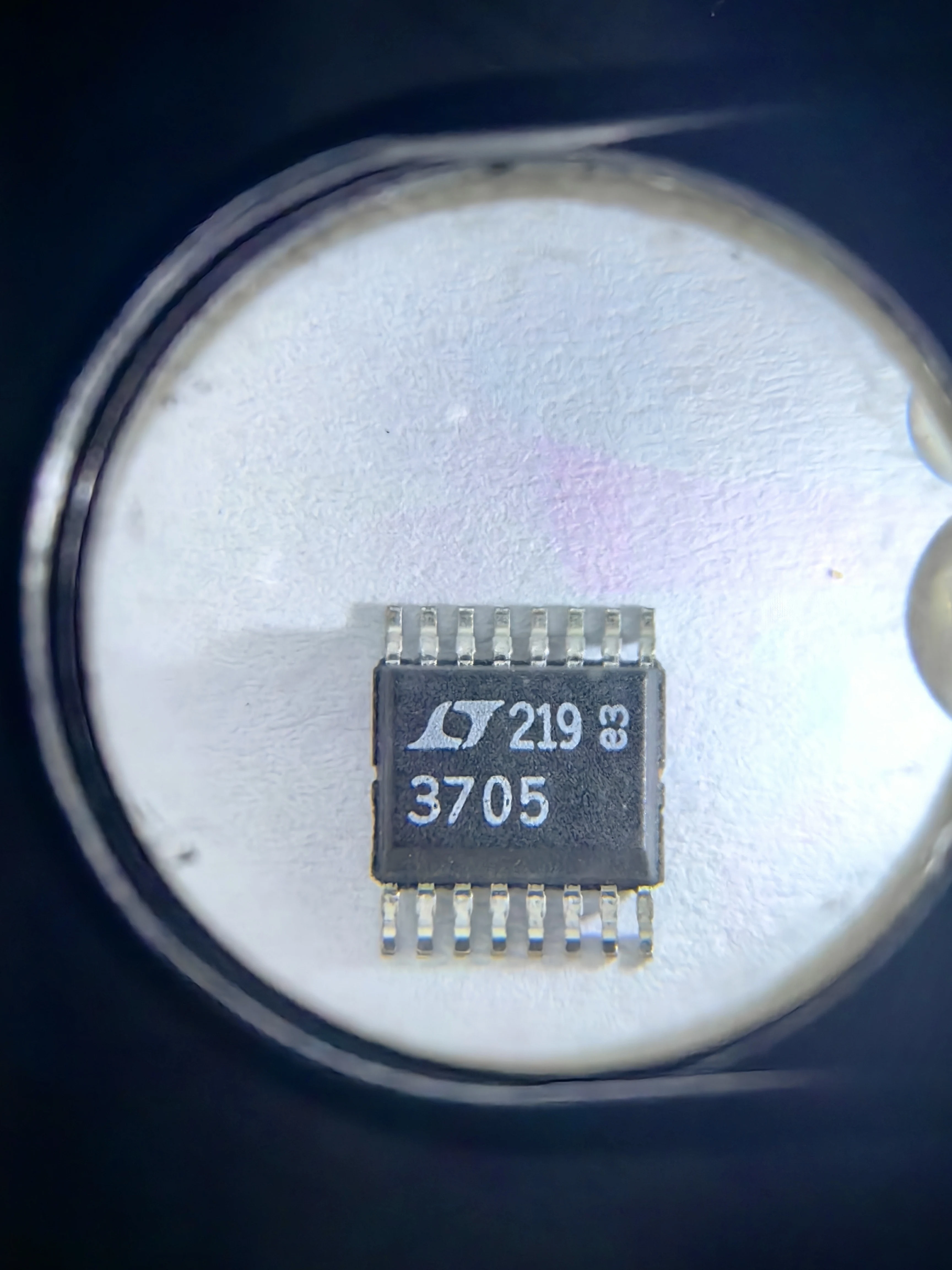 LTC3705EGN LTC3705IGN LTC3705 - Controlador avançado de 2 interruptores e driver de portão