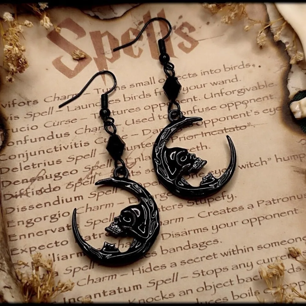 Gothic Black Dead Moon Skull Relief Dangle Earrings for Women Witch Halloween Party Demon Style Magic Spell Lucifer Jewelry