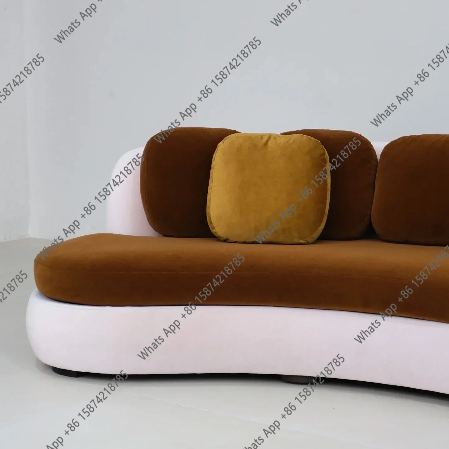 

N67 Nordic retro old money eclecticism cream arc large flat layer caramel cream living room replica sofa