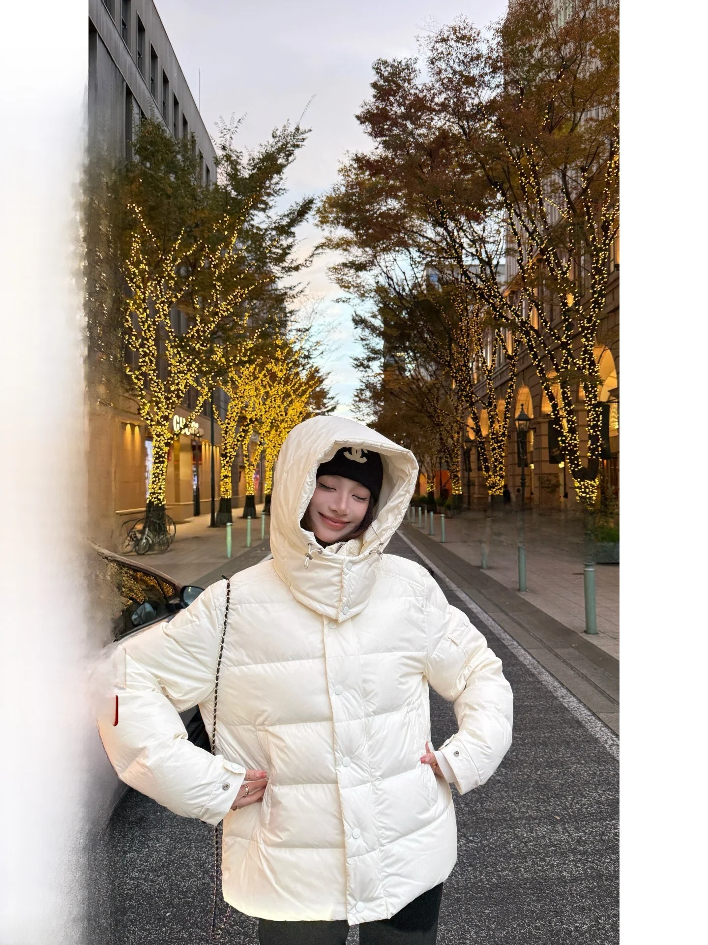 

Пуховик Yangzifan Mc Light Milk Flo Fluffy 90 из белого гусиного пуха с регулируемыми рукавами и водонепроницаемой тканью, верхняя одежда