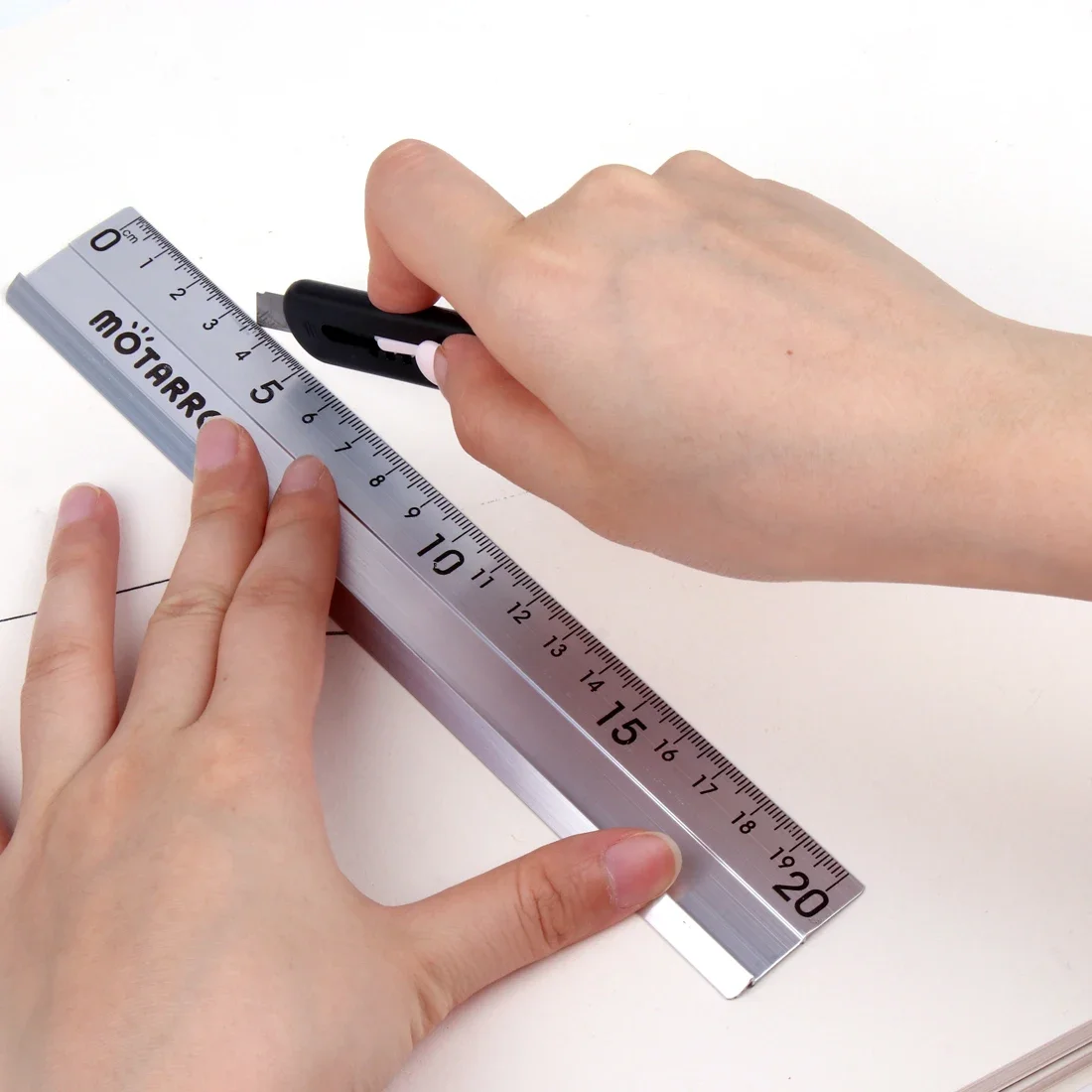 1Pcs 20cm Straight Scale Ruler Aluminum Alloy Ruler Anti Slip Laser Calibration Ruler Woodworking Drawing Tool Office Dab pen