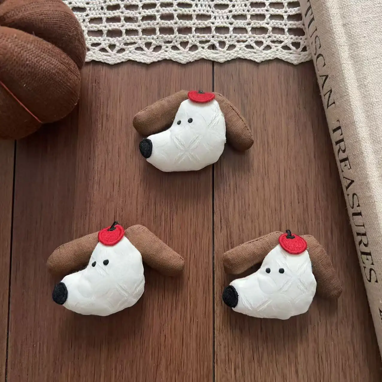 High Quality Fabric Cartoon Dog with Apple Hair Clip Brooch Pin Handmade DIY for Shoes Socks Bag Apparel Embellishment
