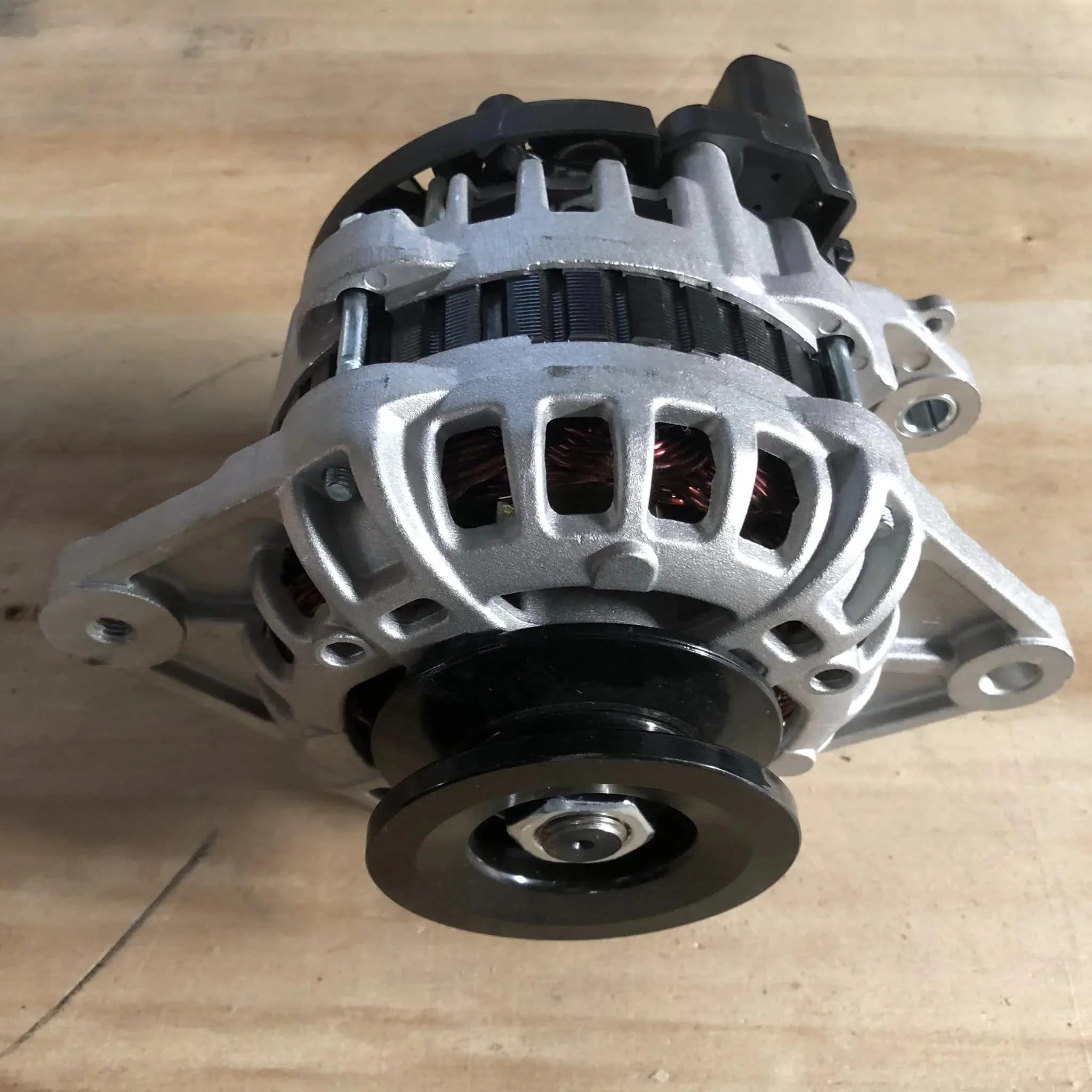 

Industry Spare Parts Alternator F000BL0118 Small Alternator For Tractor With Yanmar 4TNV98 Engine Full Series AC Generator