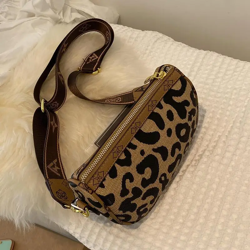 

New Small Bag Women Korean Version Shoulder Package Wide Shoulder Strap Leopard Print Saddle Messenger Bags Mobile Phone Pack