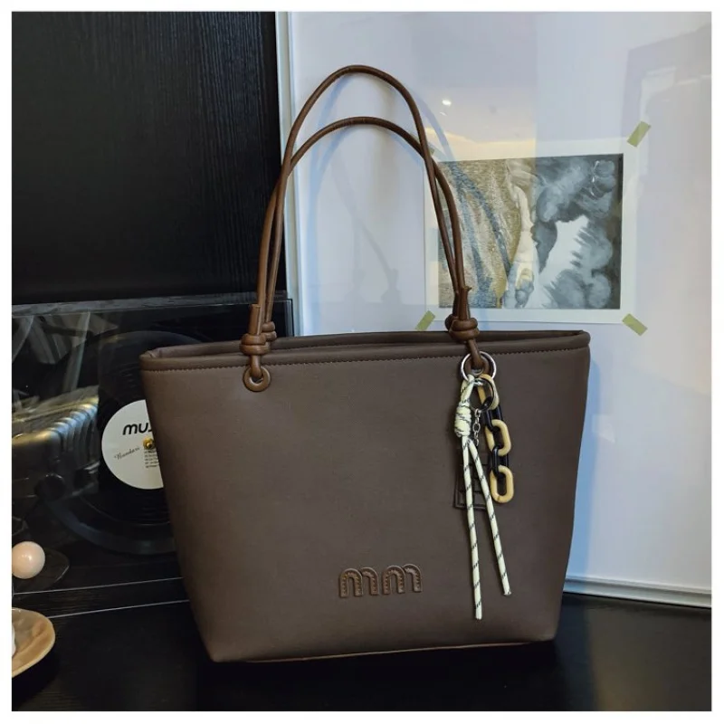 Stilvolle Damenhandtaschen aus Nubukleder mit lässigem, Prag, raffiniertem, weichem, täglichem Stil