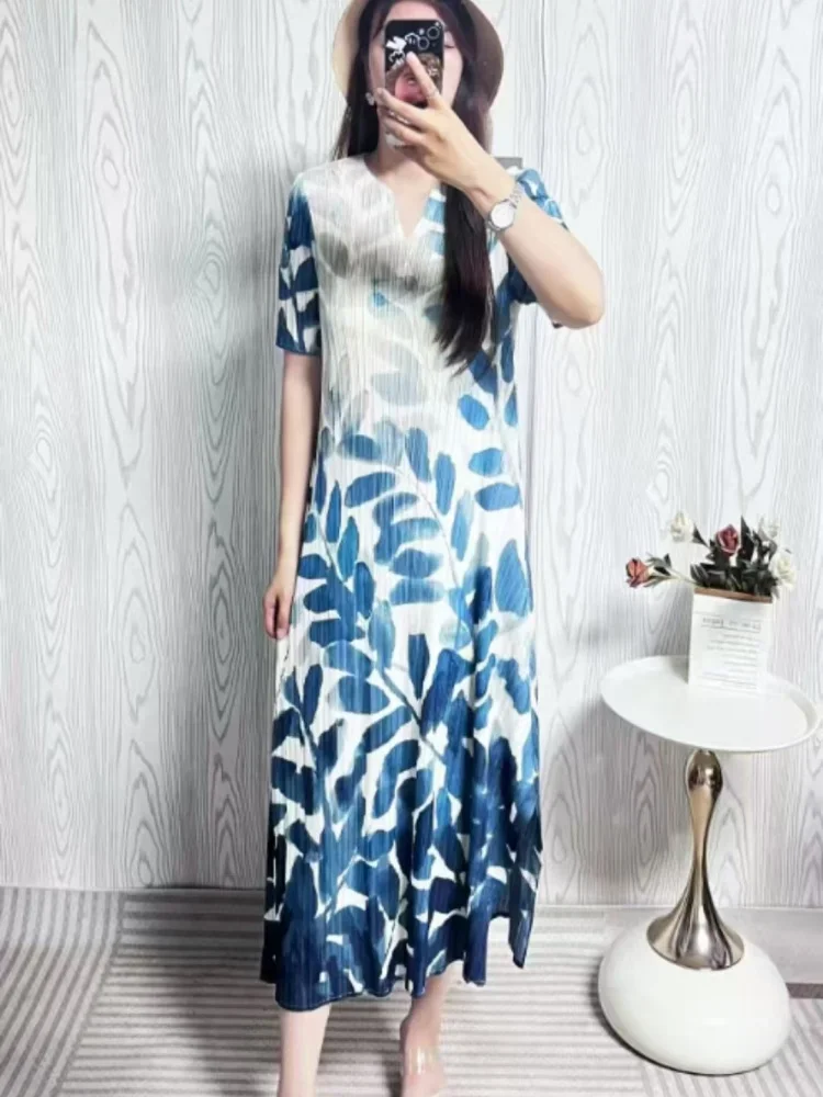 

Miyake Pleated Skirt for Women 2024 Summer New Fashion Printed High-end Casual Short-sleeved V Neck Pleated Mid-length Dress