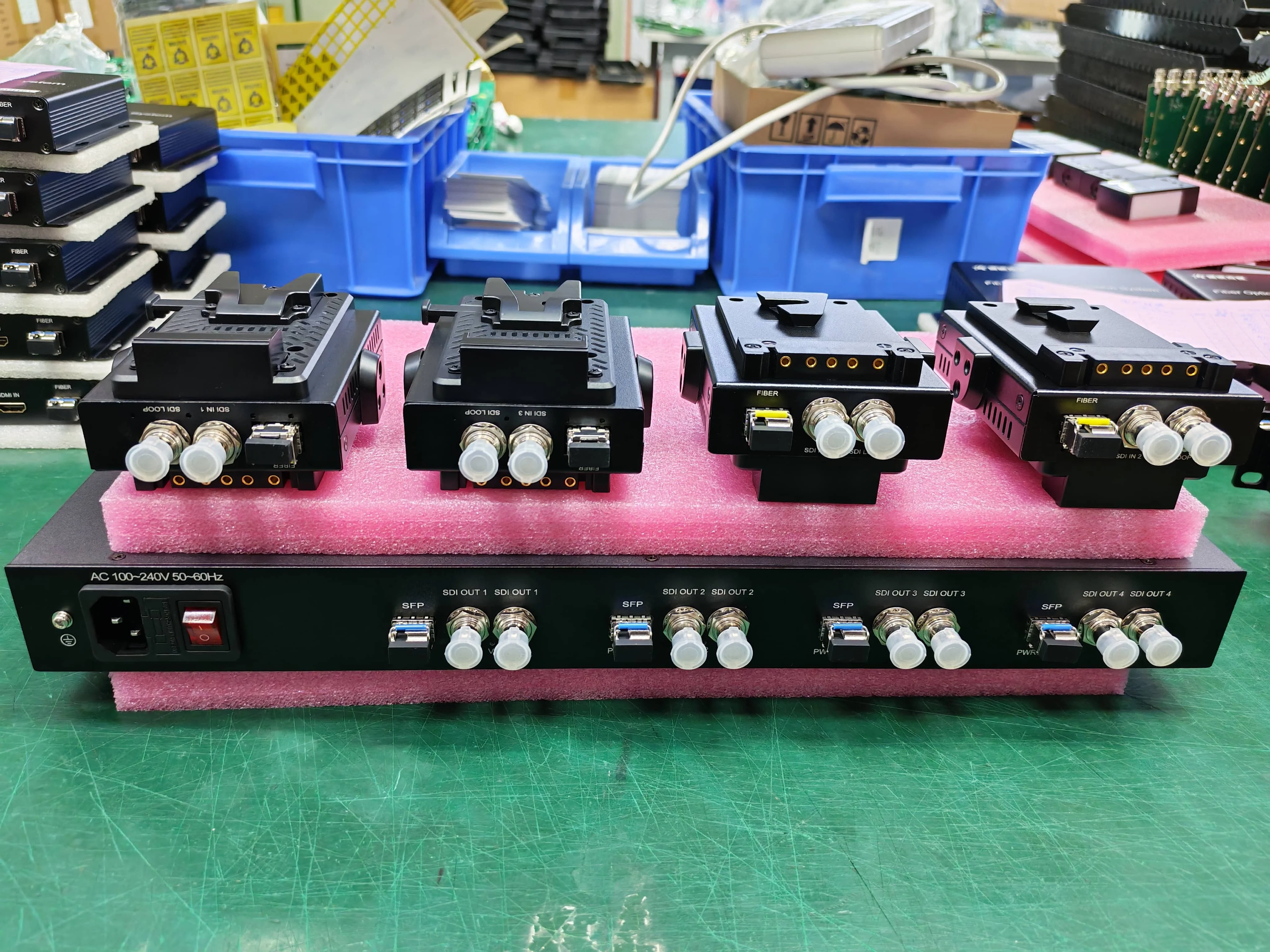 4 In 1 HD- SDI Over Optical Fiber Transmitter and Receiver With V-Mount