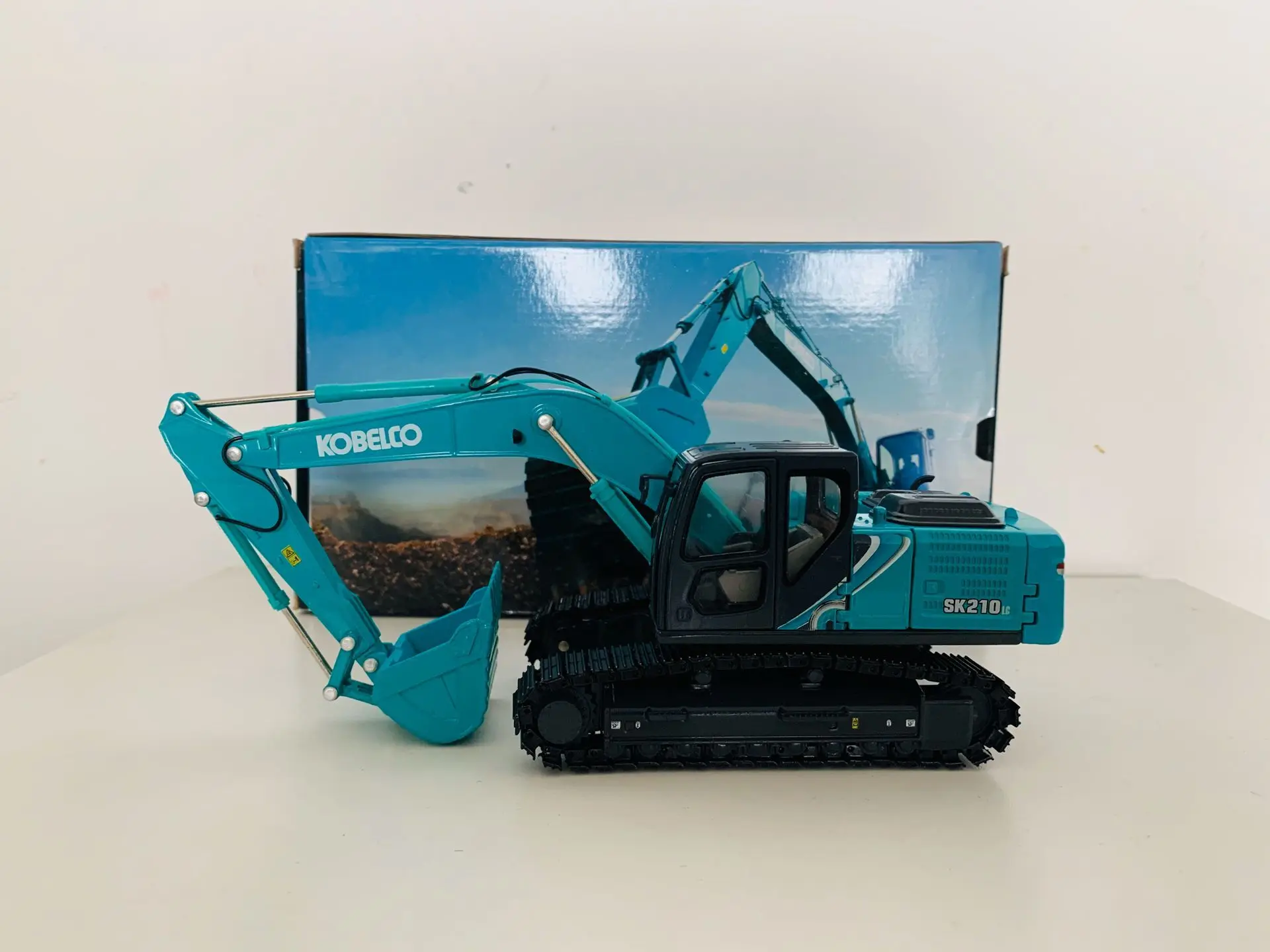 

Sk210LC-10 Excavator 1/40 Scale Die-Cast Engineering Vehicle Model NEW