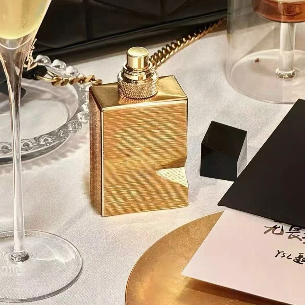 90ml Brand Perfume emits a warm floral fragrance making it a sophisticated choice for gifting personal use elegance confidence