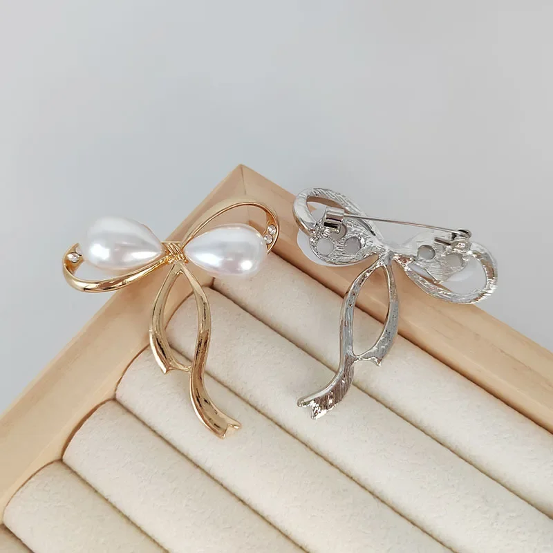 موضة القوس اللؤلؤ بروش للنساء الفاخرة رائعة حجر الراين دعوى الصدار دبابيس حلية مجوهرات اكسسوارات هدايا 2024 تصميم جديد