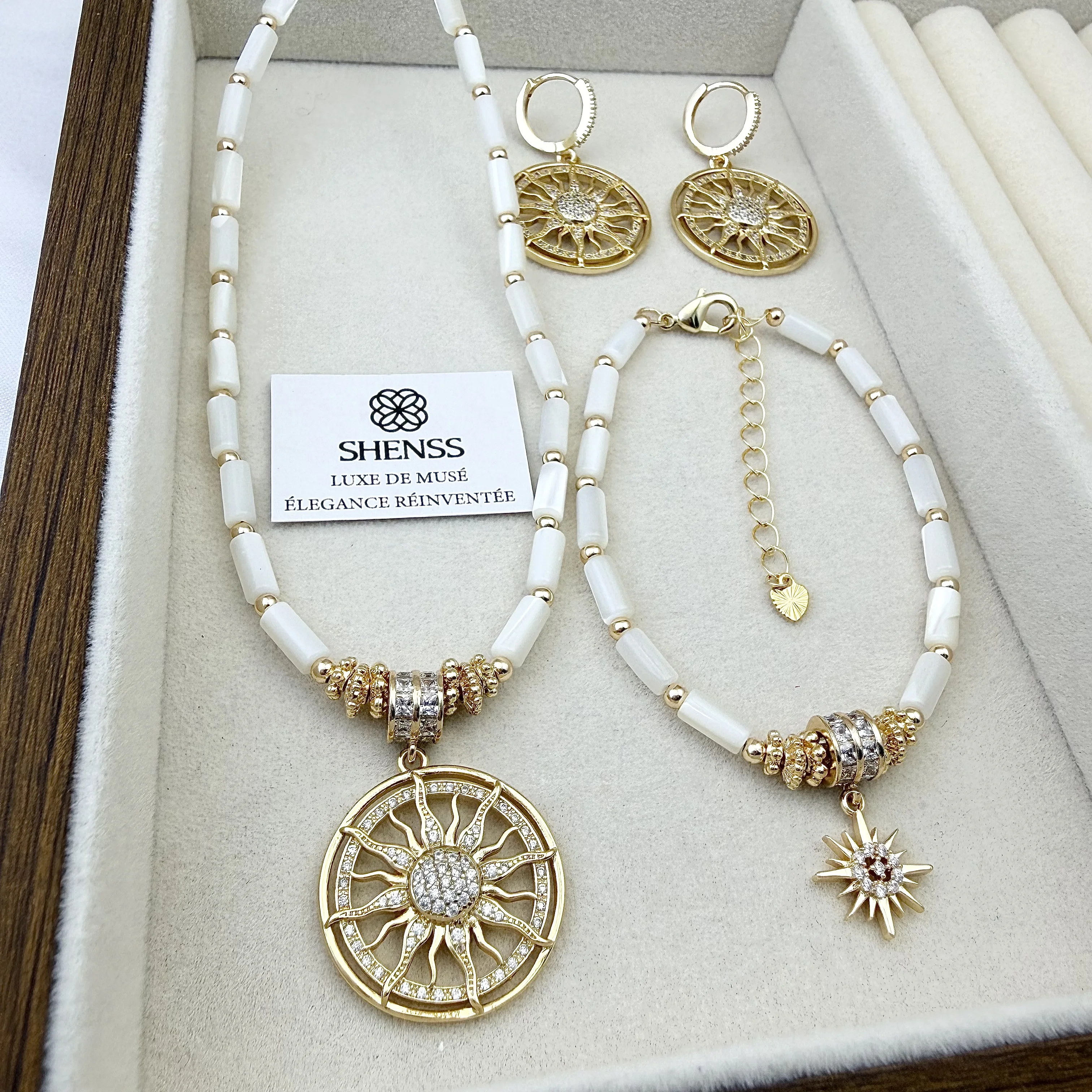 

Natural White Shell Jewelry Set Vintage Luxury Necklace Bracelet Earrings Elegant Versatile Gift for Her