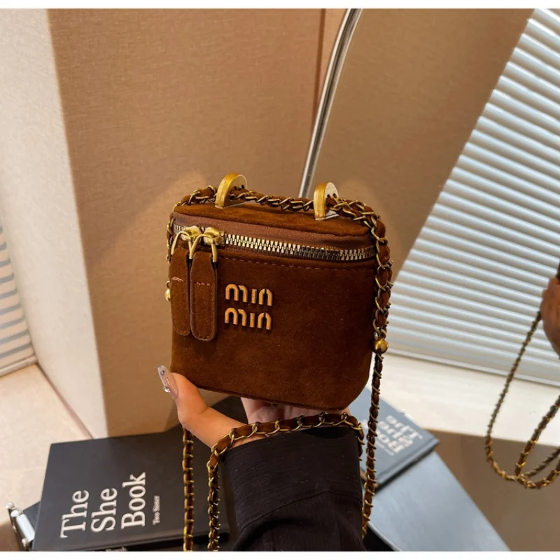 

Роскошный дизайнер, супер популярная маленькая сумка этого года, женская сумка известного бренда 2025 года, новая высококачественная сумка-мессенджер на цепочке, сумка для губной помады