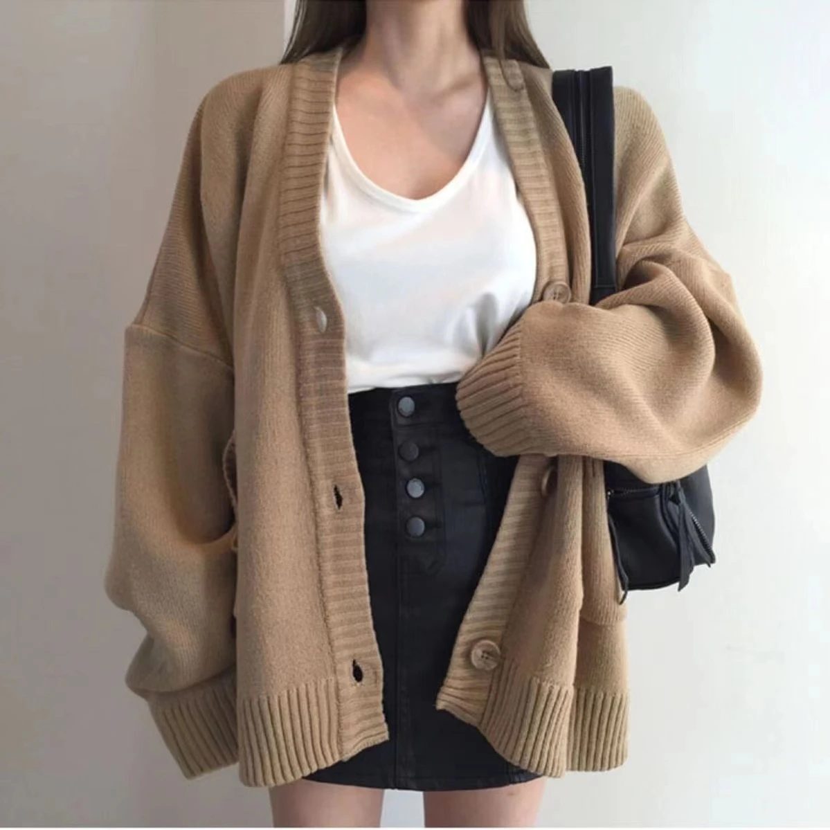 루즈핏 브이넥 니트 가디건 여성 패션 감성 캐주얼 슬리 스웨터 한국 버전 인스 레트로 디자인