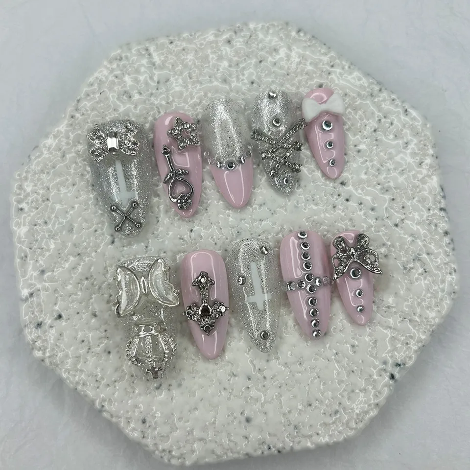 Y2K Uñas Postizas Gyaru Francesas Almendra Hechas a Mano 3D Mariposa Estrella Cruz Diamante Falsas Rosa Moño Plata Brillantina Arte 4