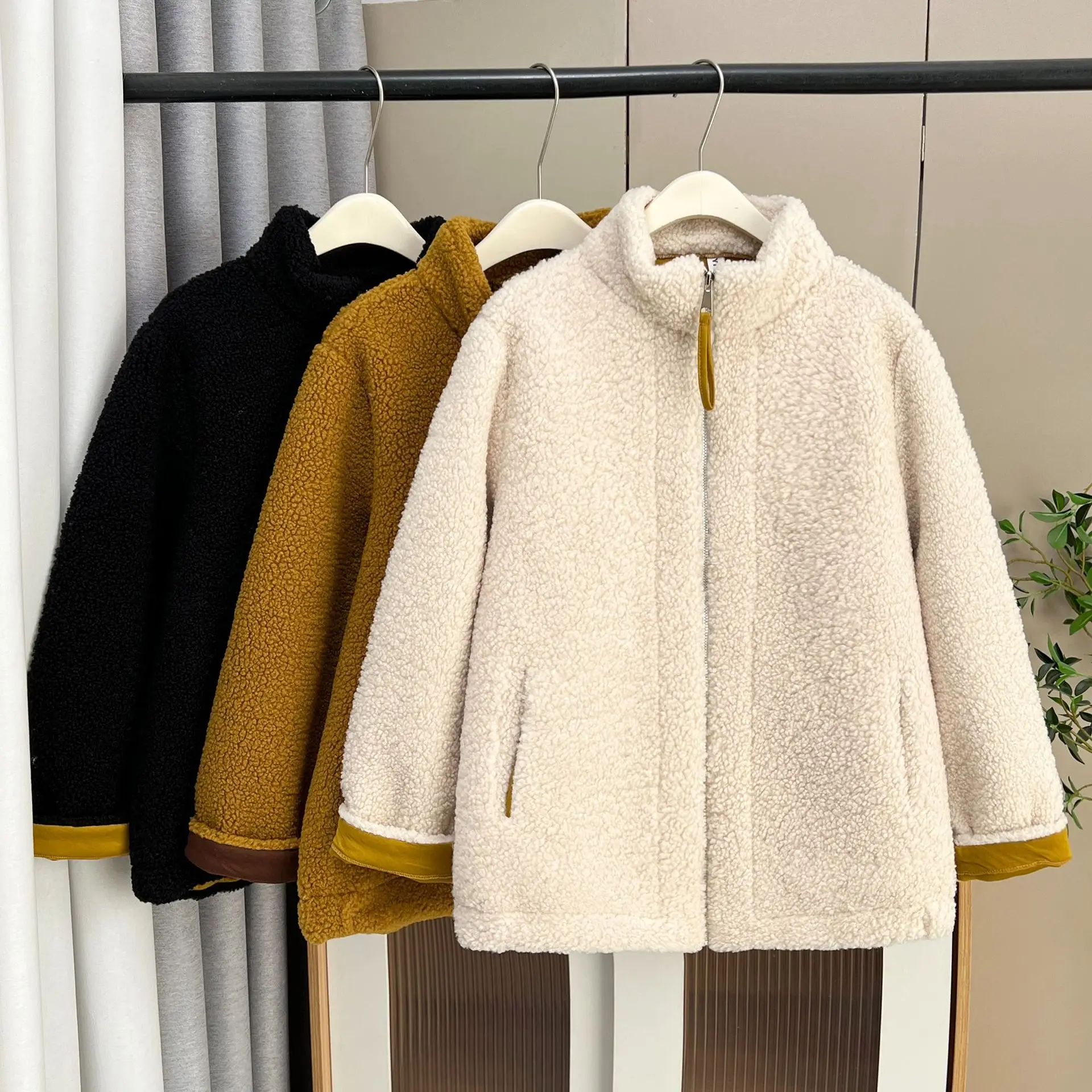 XXXXL Fashion Plus Size Woman Clothing Lamb Fleece Jacket 2025 Winter New Style Warm Thickened Stand Collar Coat 2596 - view 5