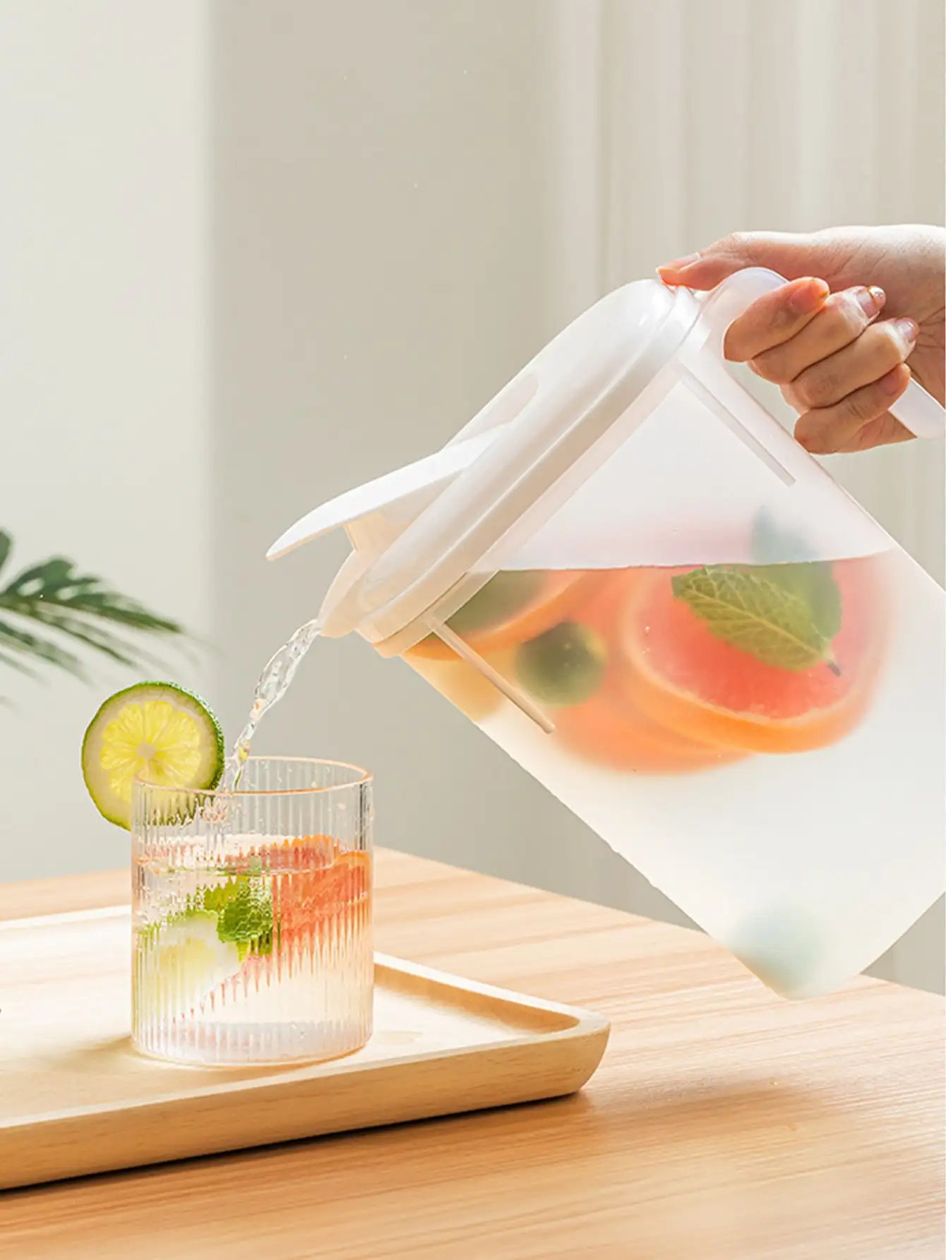 1pc white cold water bottle, Japanese household large-capacity high-temperature resistant plastic refrigerator