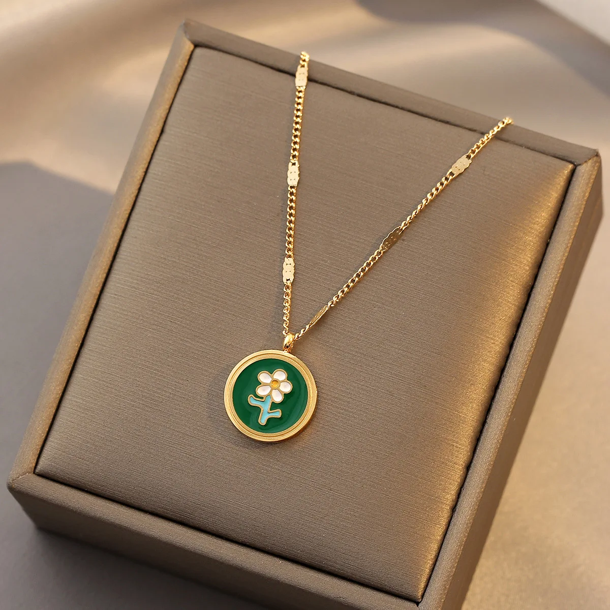 New stainless steel vintage Green floral necklace Gold color pendant necklace Women Party Jewelry