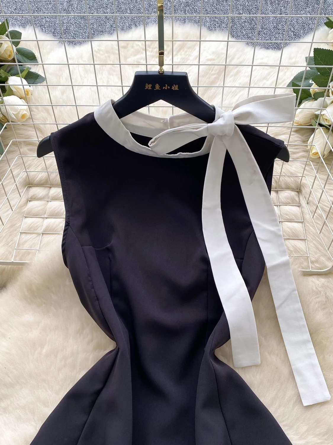 Hebe スタイルリトルブラックドレス女性の夏のファッションホルターネックタイウエストレススリーブハイウエスト A ラインドレス韓国語バージョン