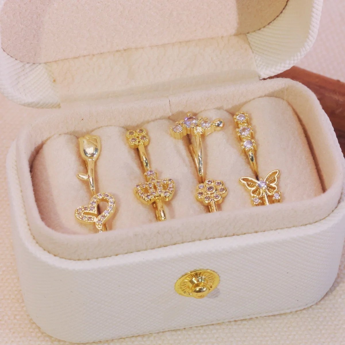 مجموعة صناديق هدايا بمشبك أنف من الزركون الاصطناعي على شكل فراشة على شكل قلب غير منتظمة مكونة من 8 قطع، بدون ثقب على الطراز القديم الأنيق