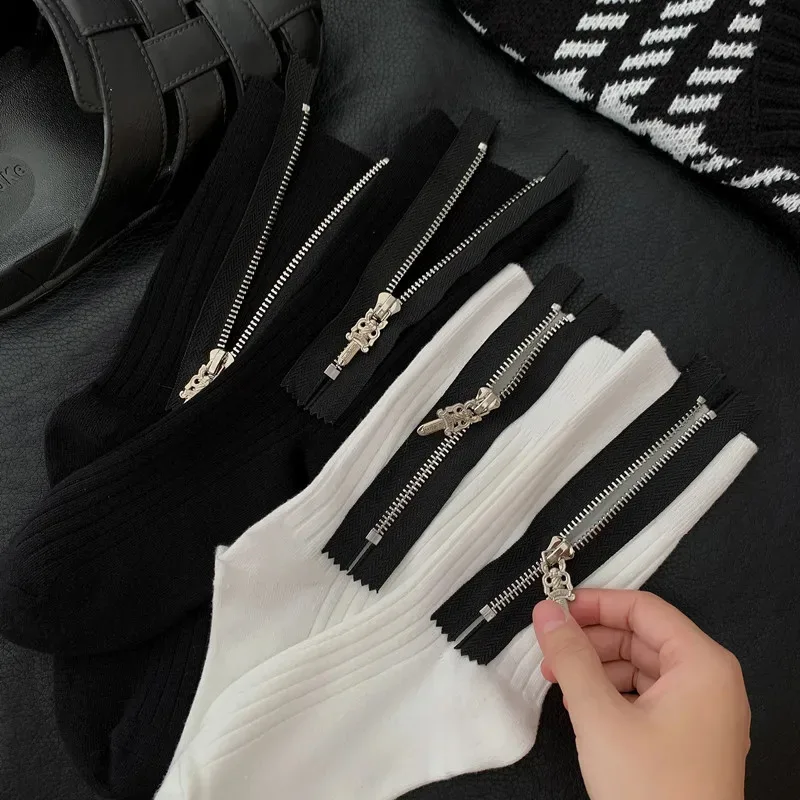 

2 Pairs Fashion Design Woman Zipper Mid-Calf Socks Japanese Heavy Punk Versatile Personality Causal Sport Socks
