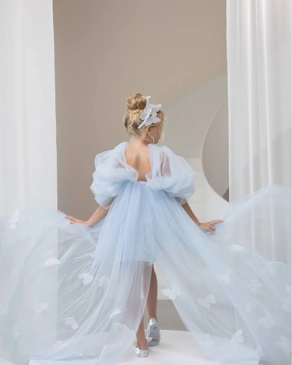 فستان فتاة الأميرة باللون الأزرق الفاتح مع دانتيل على شكل فراشة فساتين رسمية لفتاة الزهور لحفلات الزفاف من التول مناسبة خاصة