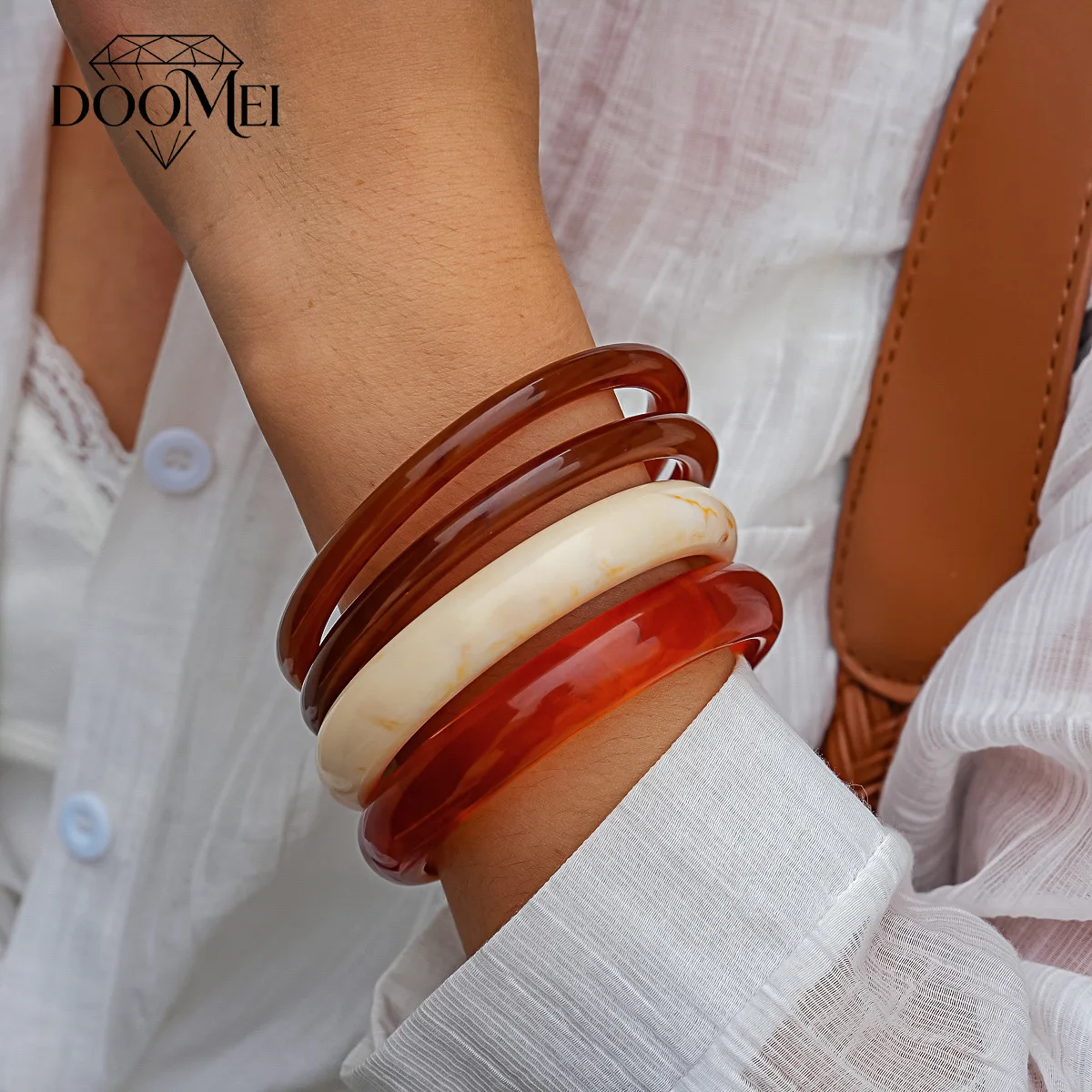 DOO MEI 4 Pcs/Set Bohemian Resin Smudging Bangles Set Women's Fashion Round Stackable Bracelet Bangle Summer Beach Hand Jewelry