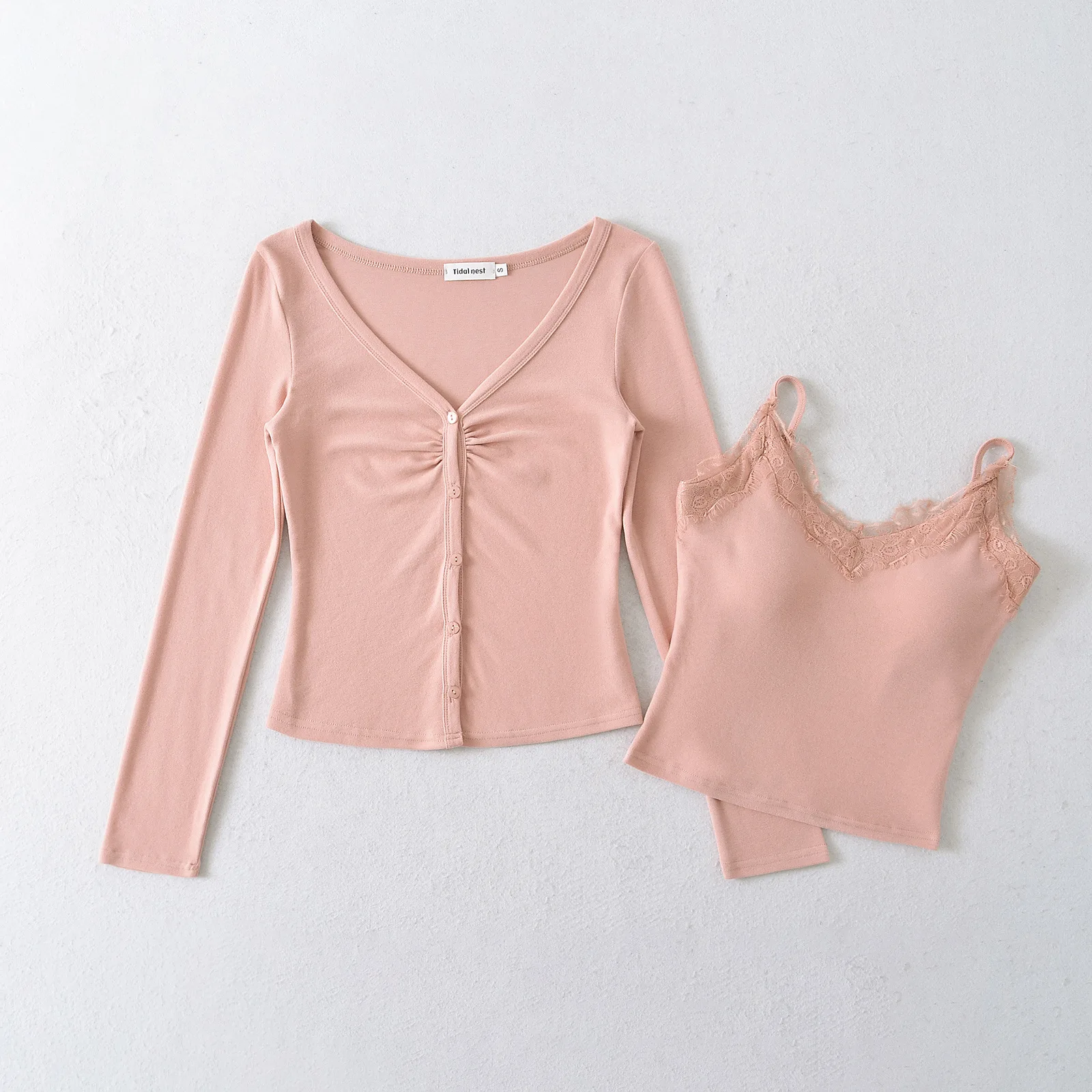 Ballet-style sexy two-piece set: padded camisole with inner layer + V-neck single-breasted long-sleeve top set   FYES
