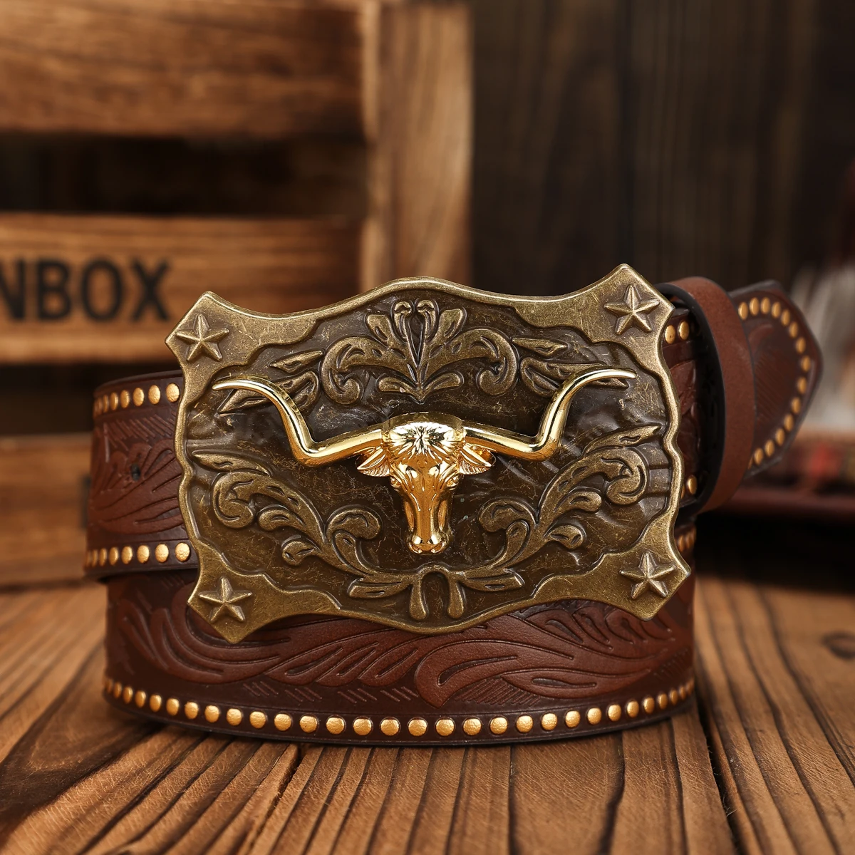 A PU belt suitable for both men and women, combining the style of western denim and retro, is perfect for daily casual outings