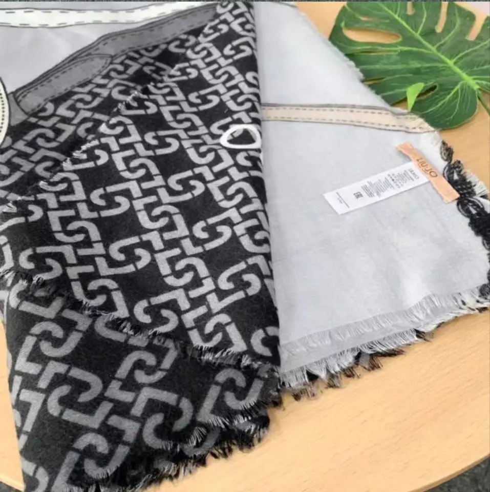 Foreign trade original single product Italy liu.jo new autumn and winter warm and comfortable rectangular female shawl scarf