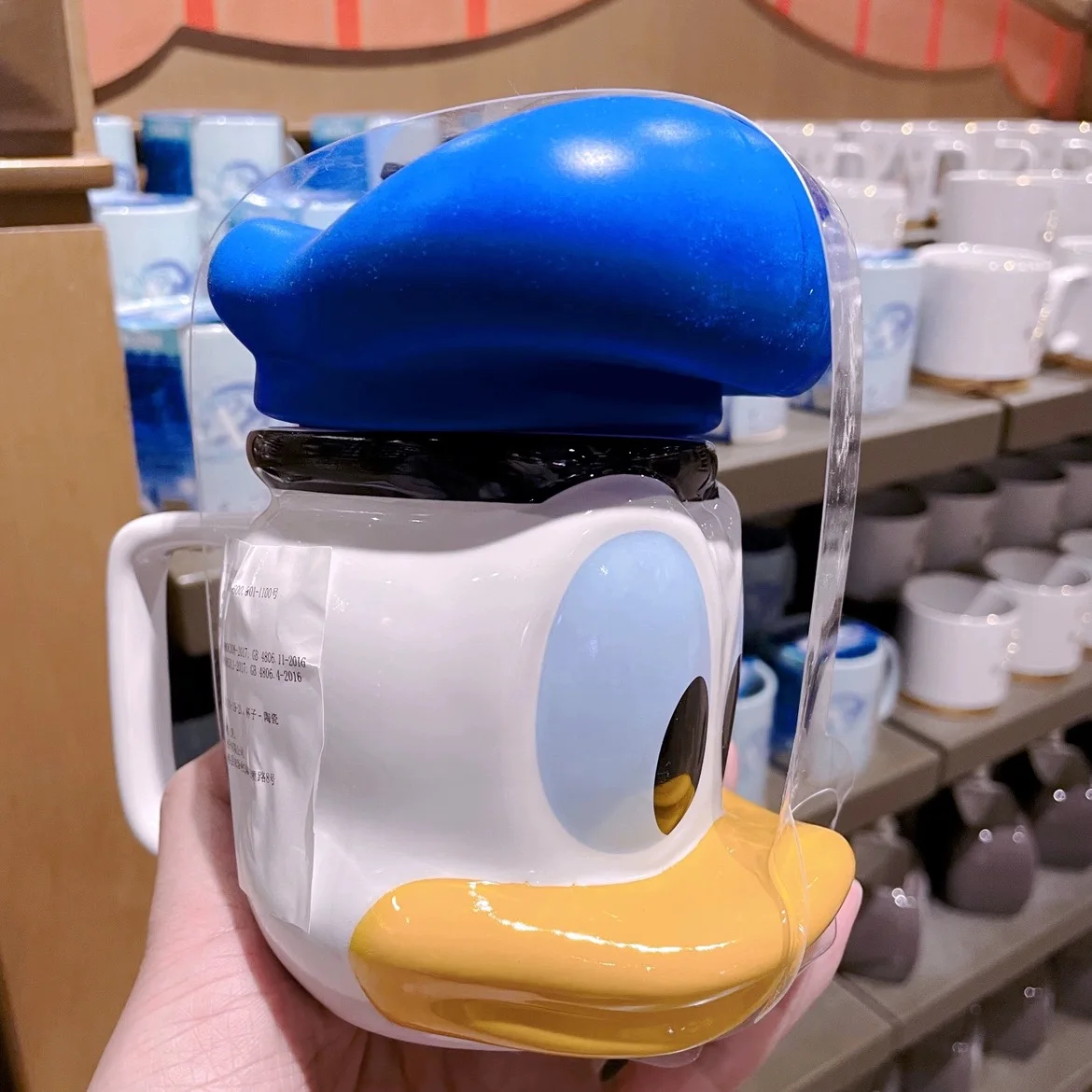 Shanghai Disneyland  cartoon Donald duck Mug  Ceramic Cup