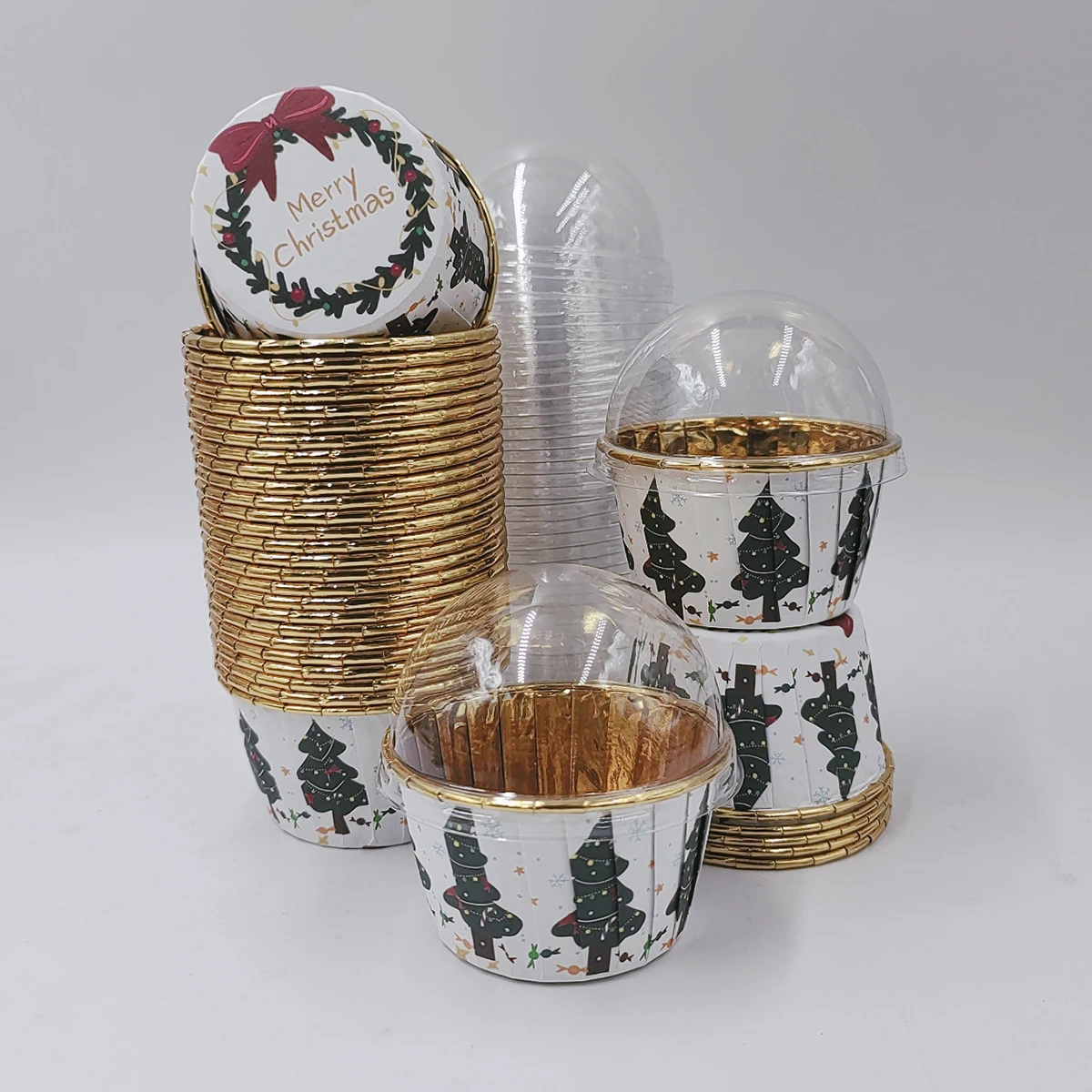Christmas Patterned Cake Cup, 50Pcs Disposable Cupcake Cups with Lids, Disposable Muffin Cups with Lids, Heat Resistant Glossy C