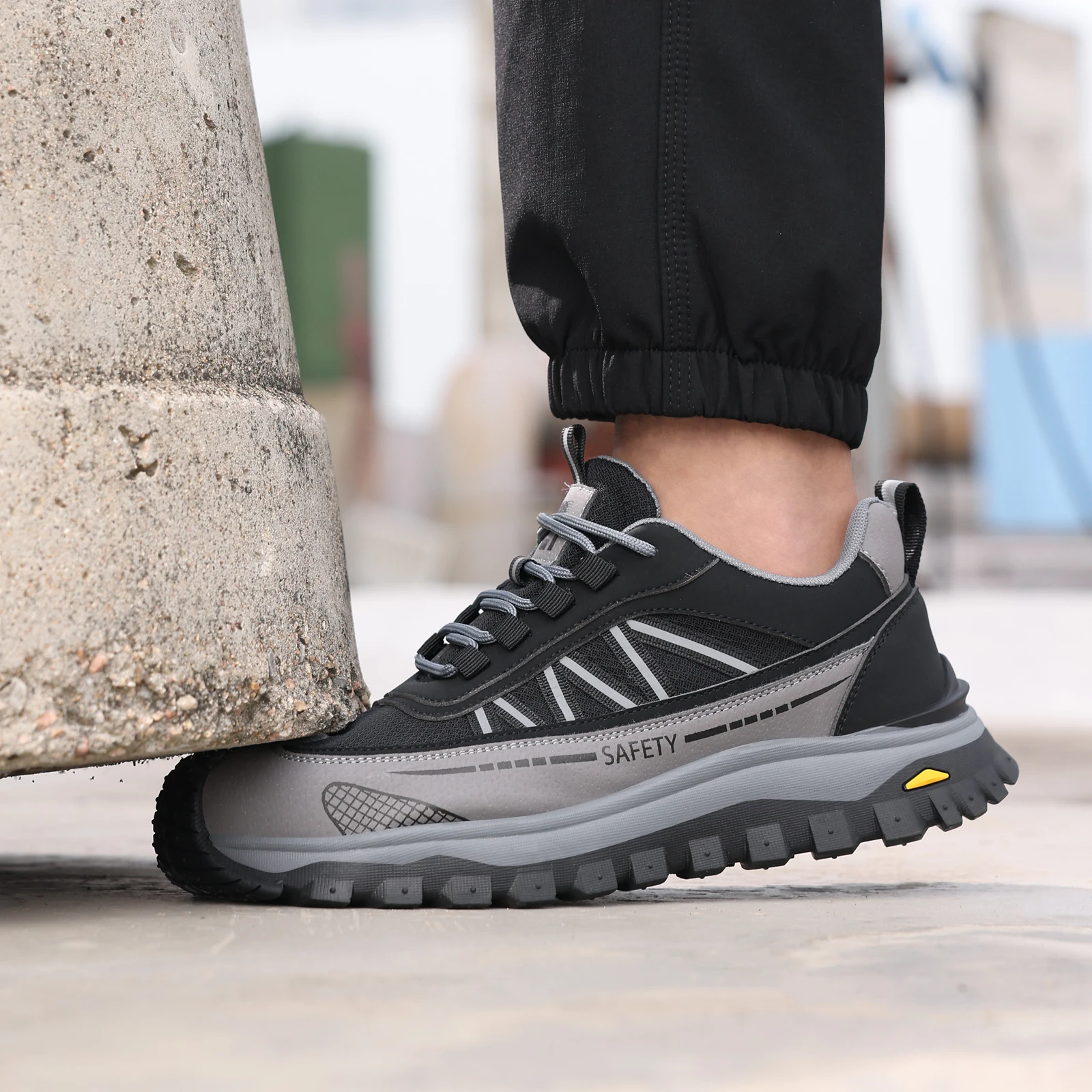GUYISA Men's Work Shoes - Breathable Four Seasons Style Rubber Soled Fashion Safety Shoes