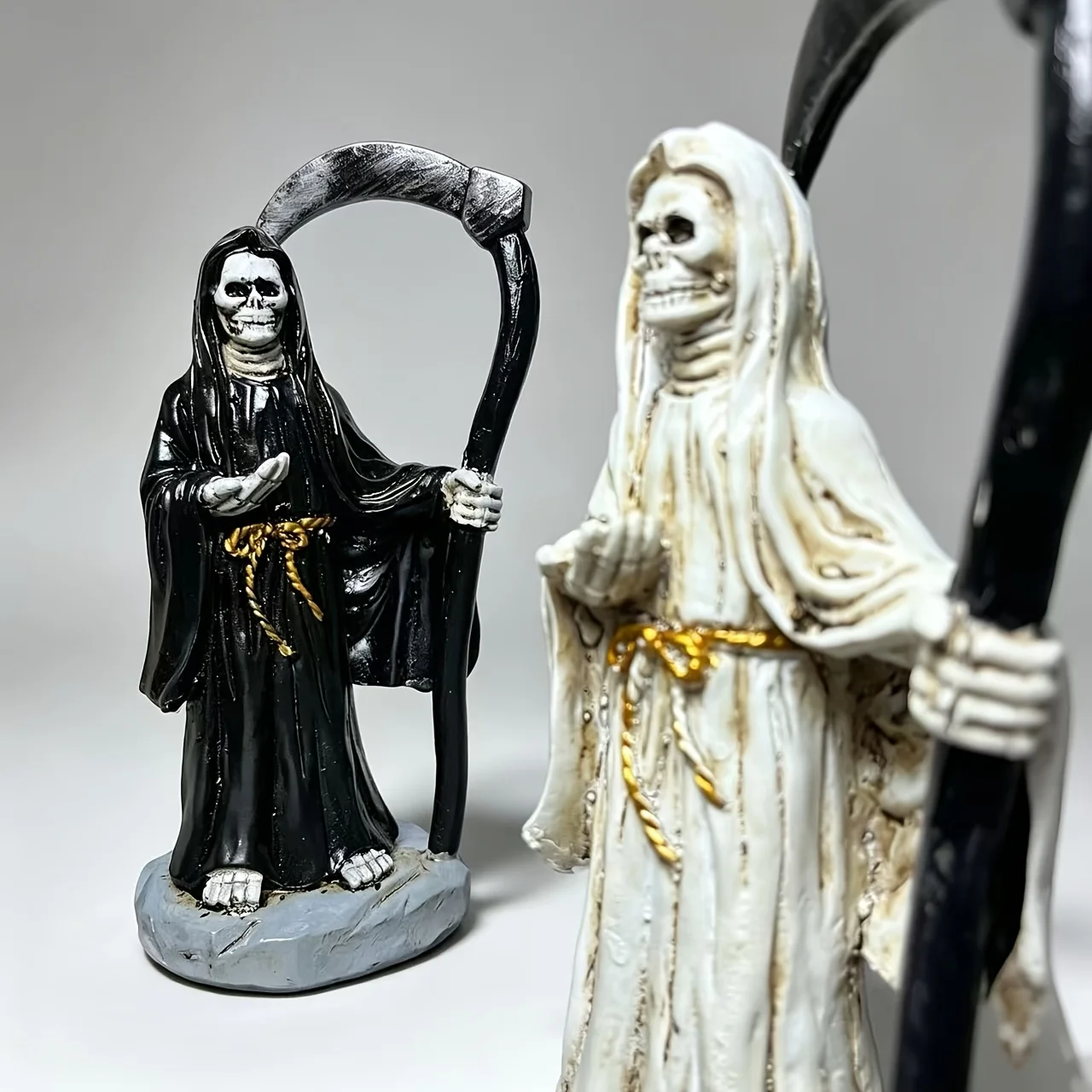 Santa Muerte Grim Reaper Holy Death Resin Sculpture Home Decor for Garden Desktop Outdoor Indoor
