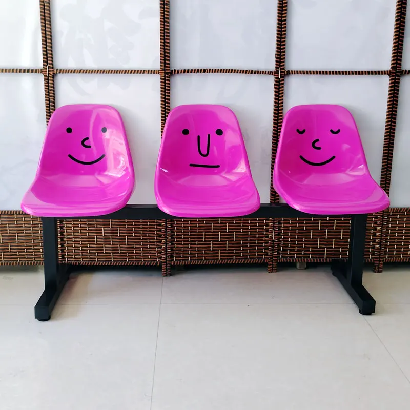 

Internet celebrity clock in the break waiting for row seats shopping mall stores rose pink smiley face row chair photography
