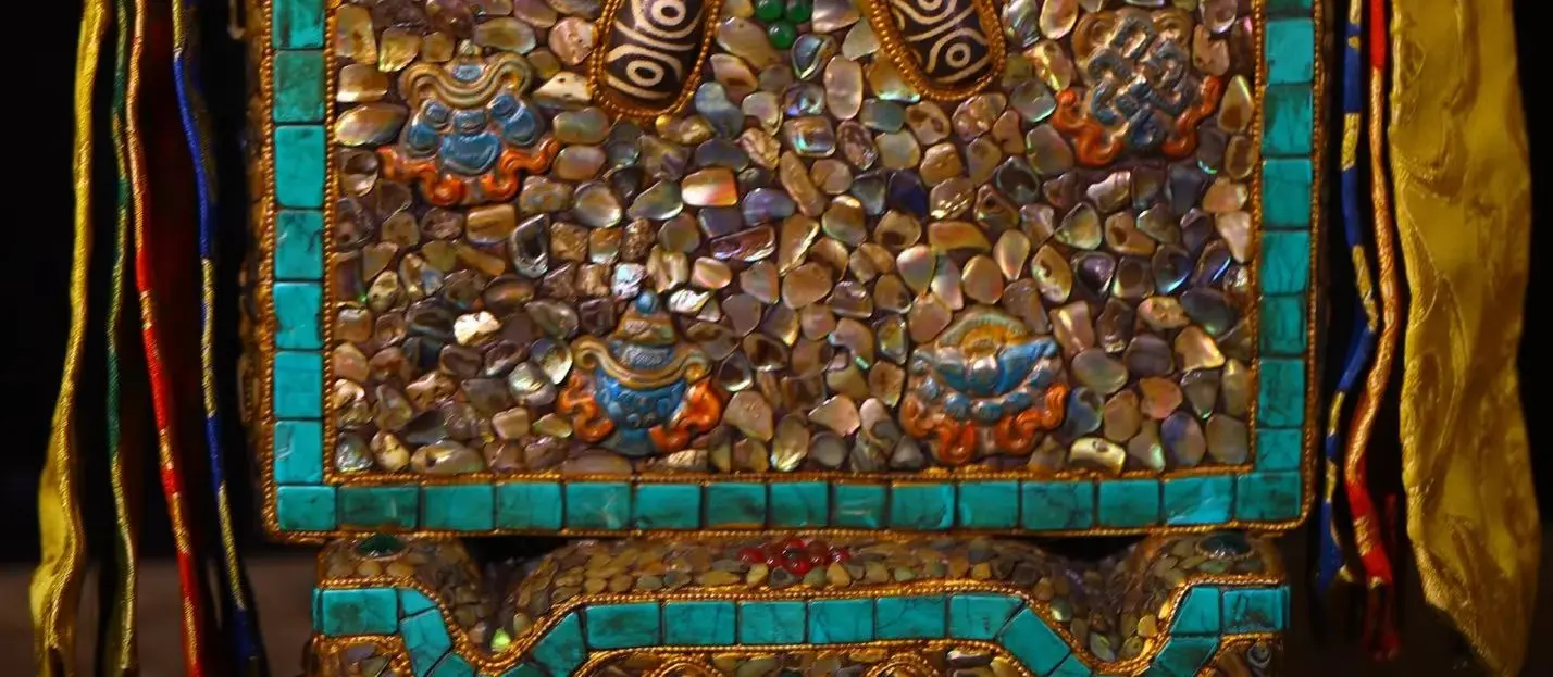 China Collections Old Natural Meteorite Painted Mosaic Gem gZi Beads Turquoise Parinirvana Shakyamuni Buddha Card Worship Hall