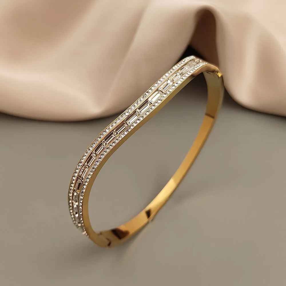 Nueva pulsera chapada en oro de acero inoxidable con circonita ondulada, pulsera de plata resistente al agua de alta calidad, joyería de boda