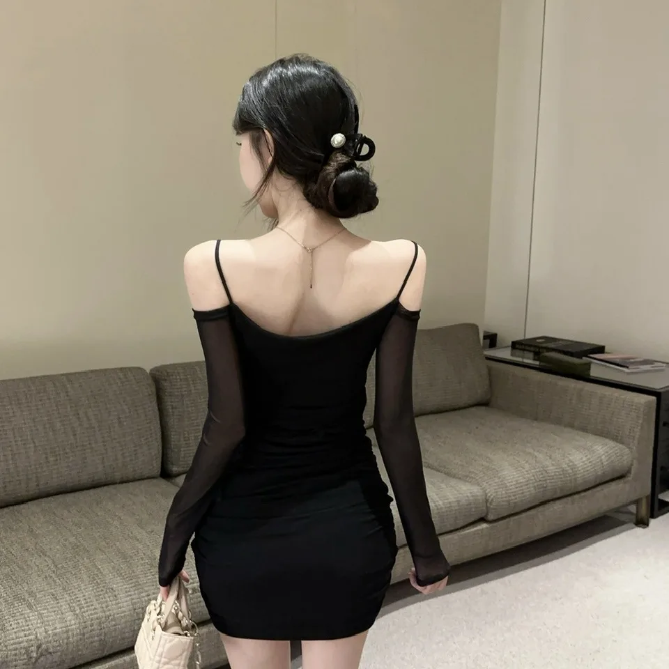 เดรสสั้นเปิดไหล่ทรงเข้ารูปสำหรับผู้หญิง สไตล์ใหม่สำหรับฤดูใบไม้ผลิและฤดูใบไม้ร่วง สีพื้น แต่งลายดอกไม้ผ้าโปร่ง พลิ้วสวยหรู ทรงเข้ารูปช่วงเอวและสะโพก