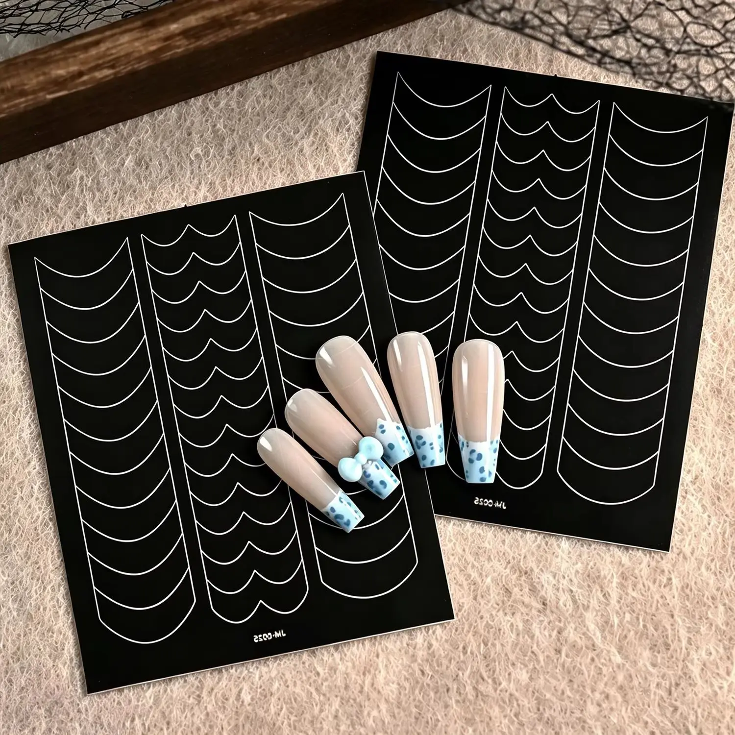 1pcs 3D Wave Heart Nail Art Stencils Reusable French Tip Nail Guides Waterproof Nail Stickers for Acrylic Nails & Manicure DIY *